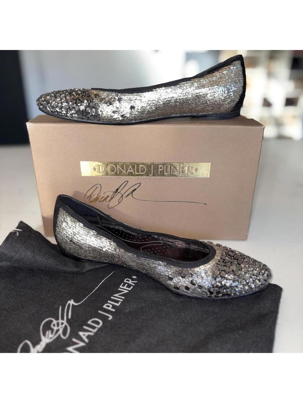 -Donald J. Pliner- Ballet Flats, Size 8